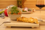 Rode linzenstoof met kip en flat bread, of rode linzenstoof met vegetarische kip en flat bread